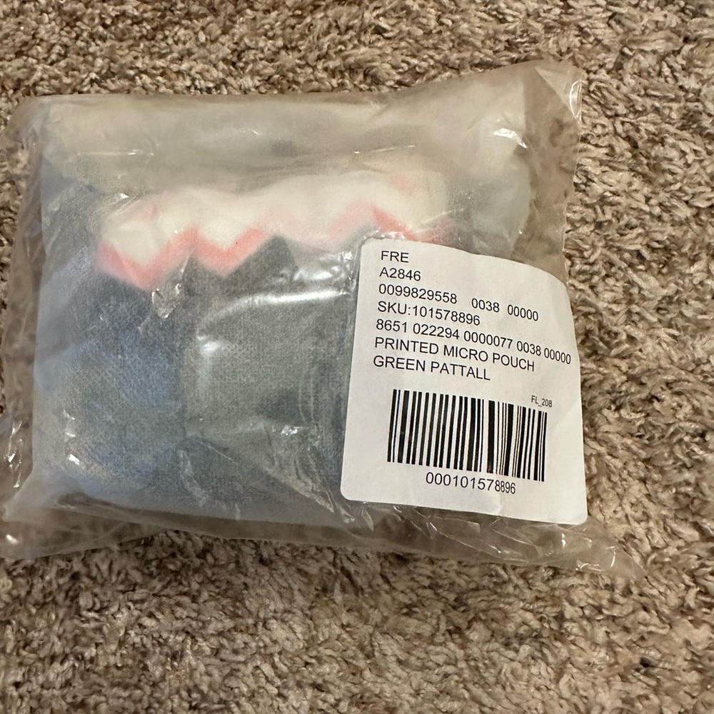 NWT Free People x FP Movement Quilted Printed Micro Pouch - Picture 3 of 4